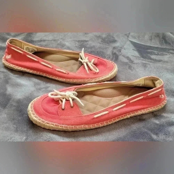 WOMENS SIZE 8.5 REEF Flat Shoe, RED, Breathable textile upper, cushioned Insole - Picture 6 of 8